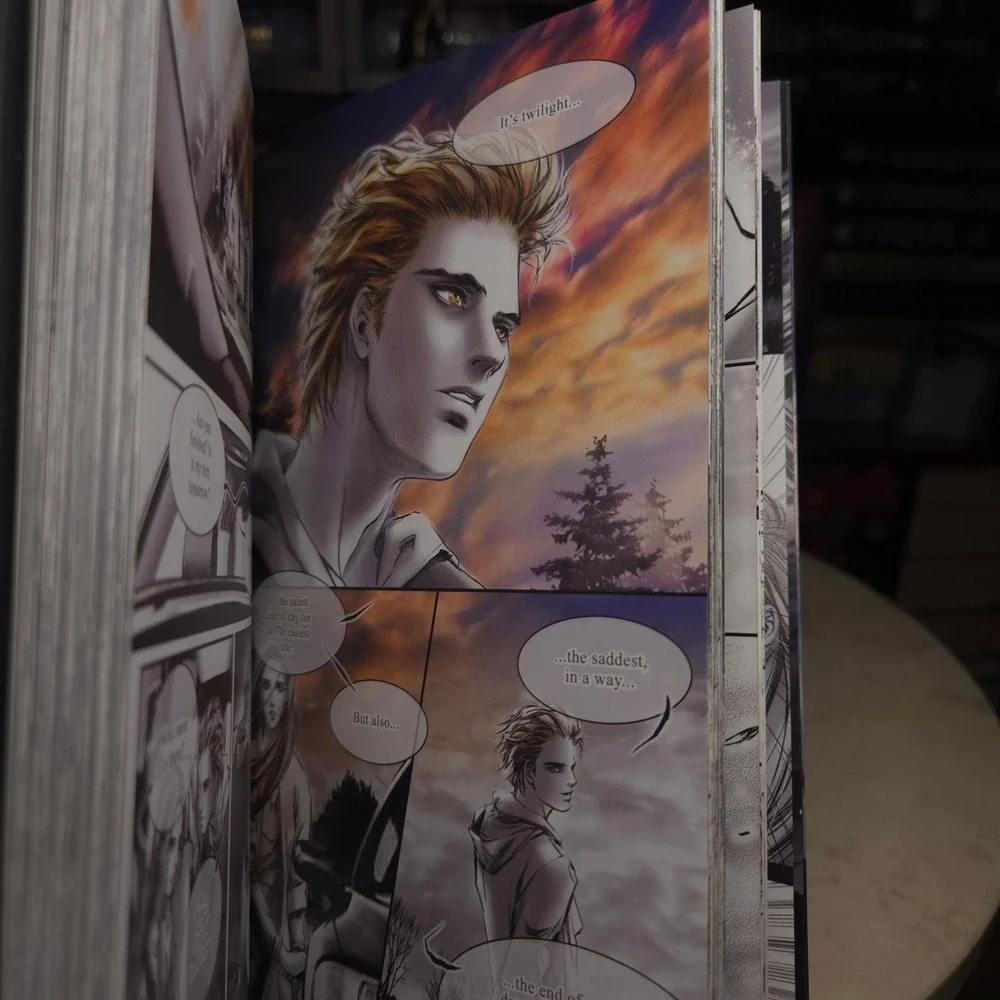 Twlight the Graphic Novel: Volume 1 by Stephenie Meyer *1st Print*